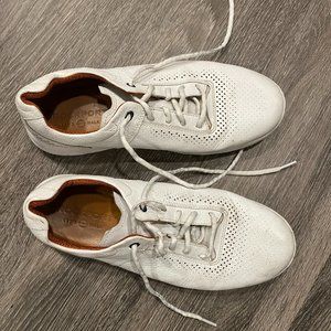 White Rockport Leather walking shoes size 6.5